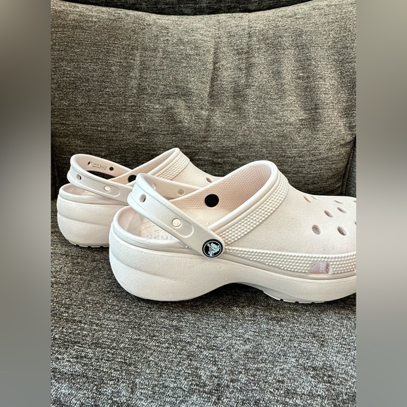 Crocs classic platform clog $60 retail - Picture 8 of 11